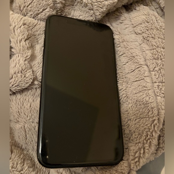 iPhone XR - black 128gb - Picture 3 of 3